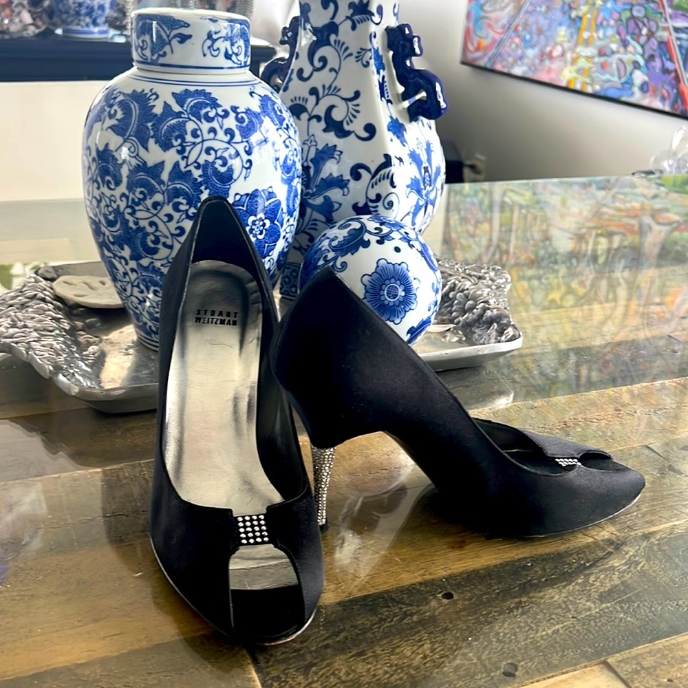 Like new satin high heels